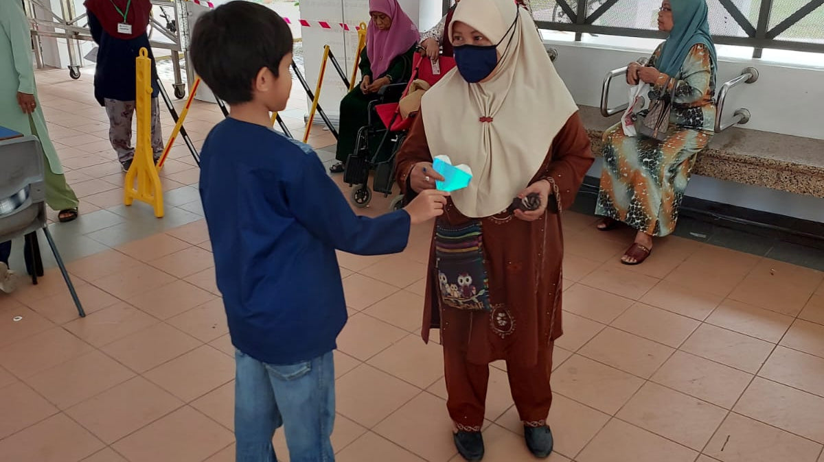 Community Pantry @ MWT: Free for All, Regardless of Race or Religion