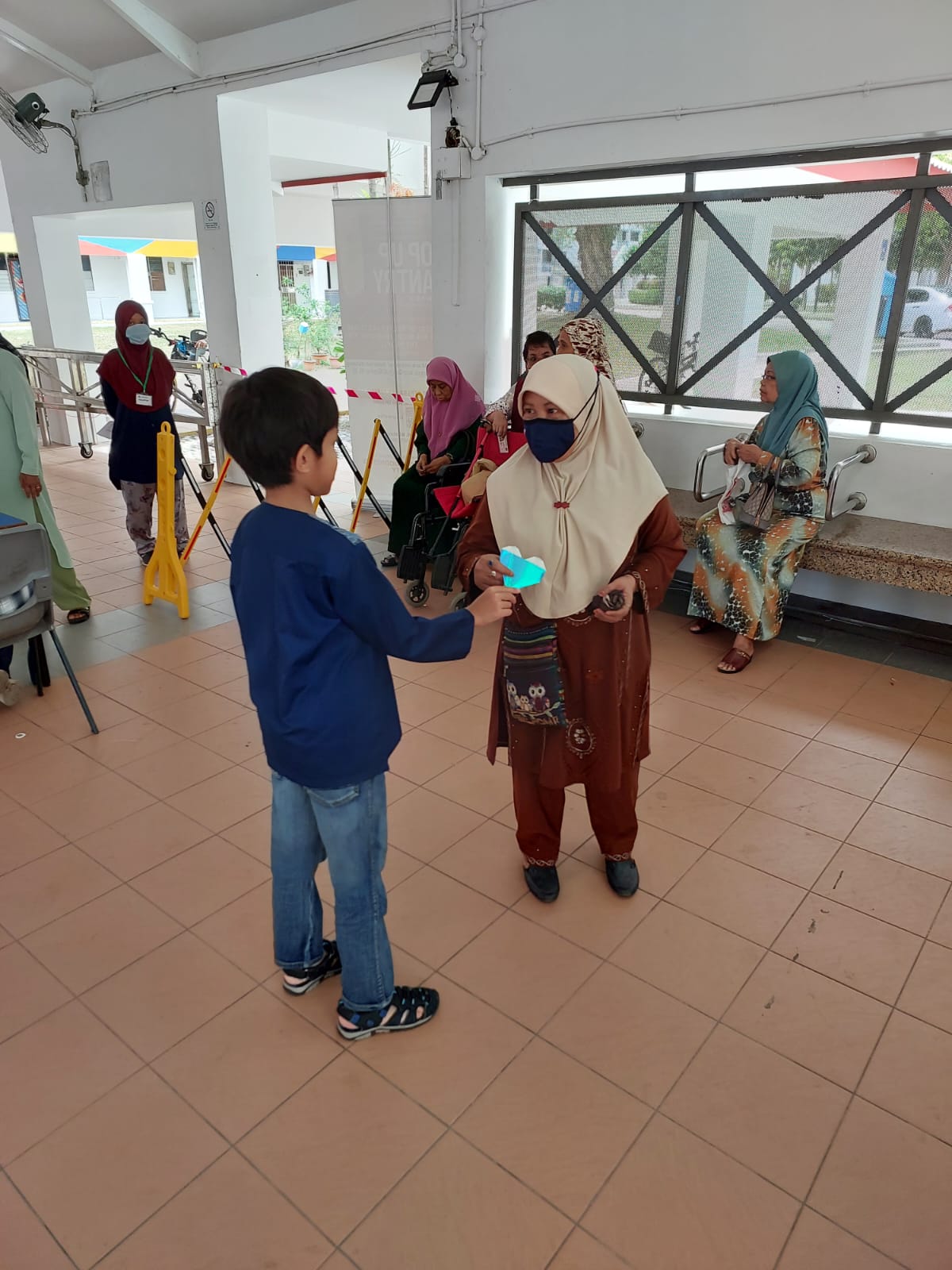 Community Pantry @ MWT: Free for All, Regardless of Race or Religion